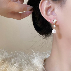 Orecchini pendenti con zirconi a forma di fiocco di neve per donna, gioielli di moda eleganti e delicati - Product Image 2