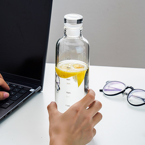 Venta al por mayor <span class=keywords><strong>de</strong></span> vidrio <span class=keywords><strong>de</strong></span> borosilicato alto agua escala <span class=keywords><strong>de</strong></span> tiempo taza diseño simple red taza roja <span class=keywords><strong>para</strong></span> hombres y mujeres - Product Image 2