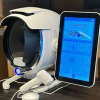 Analyseur de peau 3D AI Commercial Magic Mirror, appareil de diagnostic facial à 8 spectres lumineux pour l'analyse dermatologique
