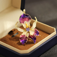 Broche en émail Iris de luxe léger pour femmes, broche de fleur haut de gamme, micro-incrustée de zircon, accessoire de broche
