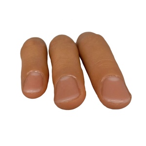 Prothèse cosmétique partielle avec détails d'ongles naturels pour l'adaptation de l'apparence de la main - Product Image 1