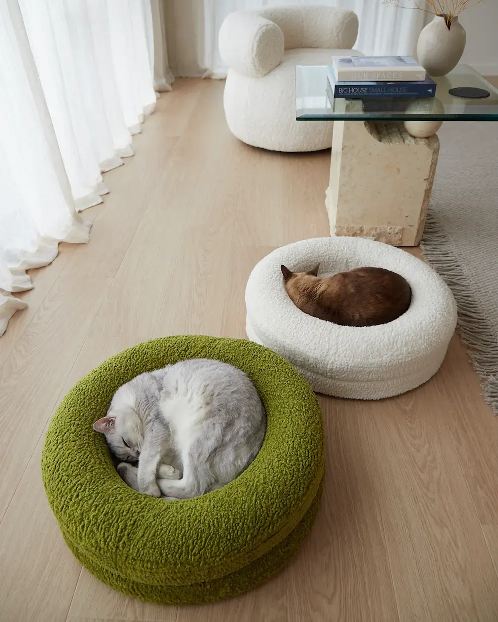 High Quality Cat Nest with Milk Cream Boucle Cover Pet Cushion Memory Foam Luxury Design CatStreet Pet Dog Cat Bed