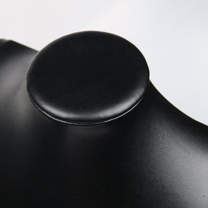 Support de présentation de collier en cuir PU noir de luxe, buste pour <span class=keywords><strong>bijoux</strong></span>, emballage, <span class=keywords><strong>vitrine</strong></span>, stock, vente en gros - Product Image 4