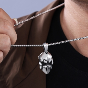 Collana pendente da uomo in acciaio inox spazzolato argento spartano per uomo e donna - Product Image 2