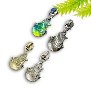 Tiradores/Deslizadores de Cremallera con Forma Personalizada a Precio de Fábrica - Product Image 4