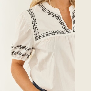 Blusa de Algodón Bordada Estilo Bohemio, Cuello en V, Manga Abullonada, Estilo Étnico Campestre para Mujer, Gran Venta - Product Image 4