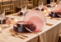 Assiettes de présentation en plastique rose martelé résistantes à l'eau avec bord doré, jetables, pour mariages, fêtes et banquets