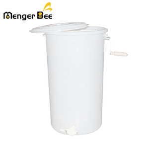 Extractor de Miel Manual Americano MengerBee de 2 Cuadros, Cesta Interior Galvanizada, Diámetro del Barril de 35 cm, 1 Año de Garantía - Product Image 1