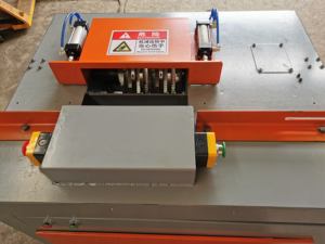 Invech Macchina per Intaglio di Precisione con Motore da 15KW per Tagliare Scanalature su Travi in Legno per Pallet Standard USA - Product Image 5