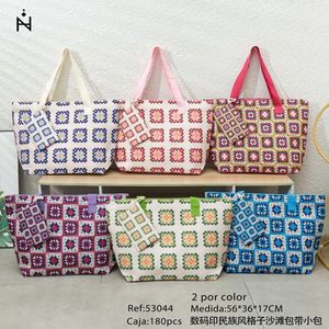 Borsa da Spiaggia con Stampa Digitale Stile Etnico a Quadri 56x36x17cm con Piccola Pochette - Product Image 2