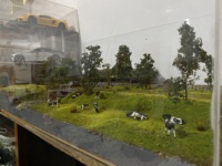 Mini Modelo de Vaca de Plástico a Escala 1/87 y 1/150