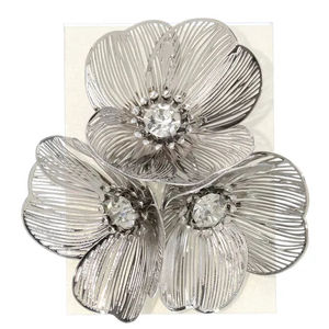 Accesorios de pinzas con forma de flor transparentes y a la moda, ideales para ropa y bolsos. - Product Image 3