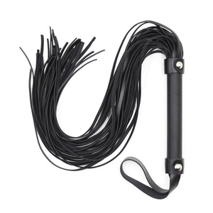 Nuevo látigo de cuero negro con doble adorno de tachuelas y flecos finos, accesorio de escenario, látigo de juguete para espectáculos, látigo erótico para bondage SM - Product Image 2