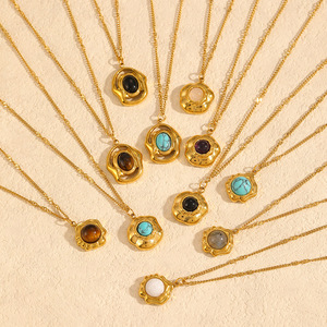 Collier Pendentif Tendance en Acier Inoxydable avec Pierre Naturelle Sertie en Bezel, Forme Fleur, Design Géométrique TN3457 GN - Product Image 1
