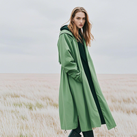 Trench-coat long personnalisé en gros pour femmes imperméable à capuche manches longues pour les voyages en plein air et la randonnée vert