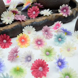 Fleurs artificielles en soie Dongchen Crafts, marguerites, diamètre 4 cm, fleurs de base pour décoration de mariage, accessoires de photographie - Product Image 4