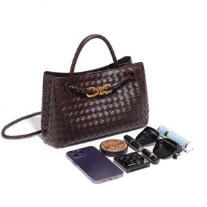 2026 Fashion New Texture Woven Tote Bag Niche Large-capacity Handheld Shoulder Bag Light Luxury Leisure Hundred Women's Bags - Product Image 2