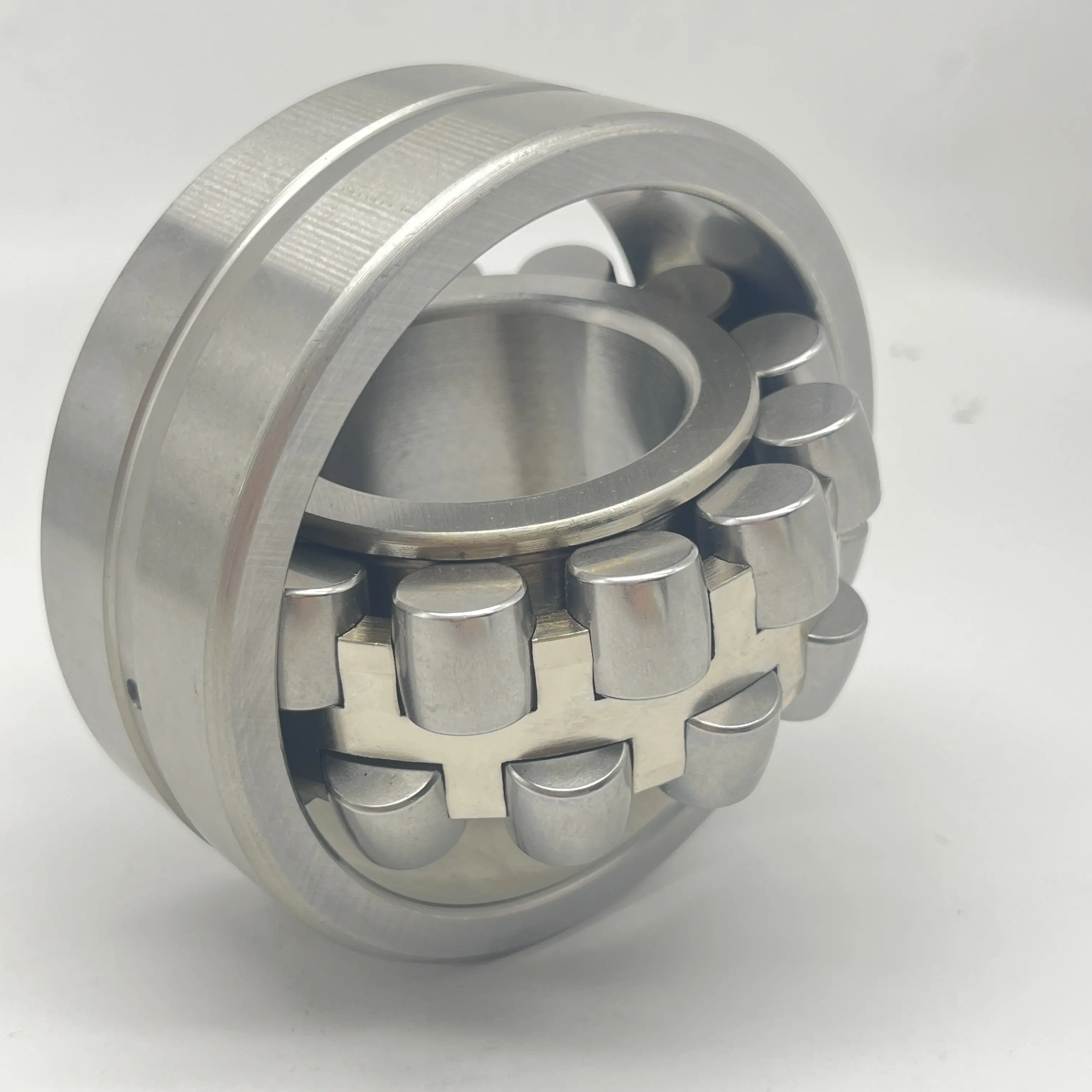 Production and manufacturing of 304 stainless steel self-aligning roller bearings SS21319