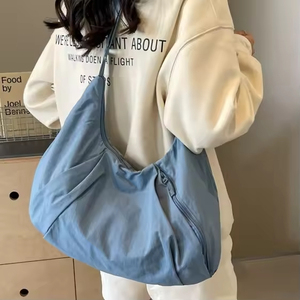 Nouveau sac plissé léger en nylon avec fermeture éclair, sac à bandoulière décontracté pour femme, sac à main moyen polyvalent - Product Image 2