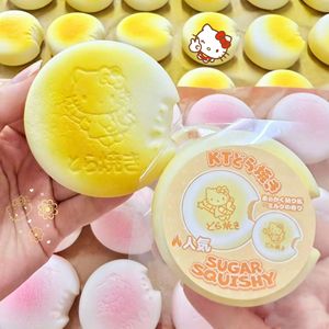 Macaron en similicuir souple et pliable avec ventouse et rebond lent en PU, jouet anti-stress pour étudiants - Product Image 5