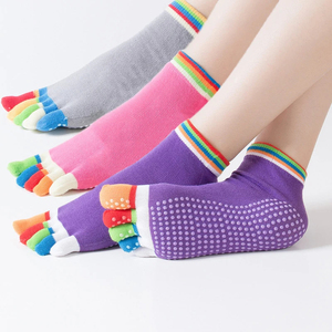 1 par de calcetines de Yoga para mujer, calcetines coloridos antideslizantes de silicona para gimnasio, Ballet, Fitness, calcetines deportivos de algodón con 5 dedos protectores de secado rápido - Product Image 5