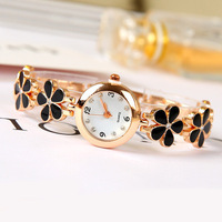 Montre-bracelet décontractée pour femme, écologique, en acier inoxydable à quartz, avec motif trèfle à quatre feuilles et fleur à cinq pétales