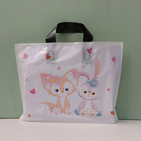 Sacs en plastique imprimés prêts à être expédiés en gros, avec poignée souple, personnalisés pour la vente au détail de vêtements et de cadeaux