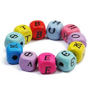 10MM 혼합 색상 러시아어 문자 알파벳 사각형 큐브 천연 나무 스페이서 비즈 DIY 보석 만들기 - Product Image 3