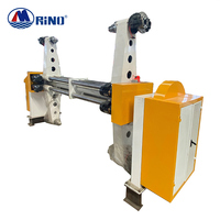 Soporte de rollo de molino sin eje eléctrico automático de 1800mm para rollo de papel corrugado de pie