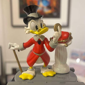 Escultura <span class=keywords><strong>de</strong></span> <span class=keywords><strong>Mickey</strong></span> <span class=keywords><strong>Mouse</strong></span> <span class=keywords><strong>de</strong></span> fibra <span class=keywords><strong>de</strong></span> resina hecha a mano <span class=keywords><strong>de</strong></span> tamaño natural, estatua <span class=keywords><strong>de</strong></span> dibujos animados <span class=keywords><strong>de</strong></span> pato Donald, artesanías <span class=keywords><strong>de</strong></span> Scrooge <span class=keywords><strong>para</strong></span> decoración del hogar - Product Image 3