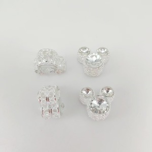 Colgante de Cabeza de Mickey Mouse, Aleación Plateada con Incrustaciones de Diamantes, Accesorios de Joyería DIY, Opciones de Color Rojo, Blanco y Negro - Product Image 4