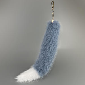 Ligero y ecológico llavero de cola de visón de zorro elegante colgante de joyería de Halloween para mochilas escolares hechas de piel - Product Image 5