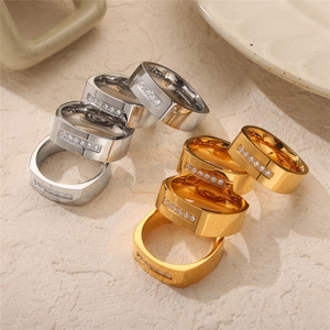 Anello in Acciaio Inossidabile di Nuova Tendenza, Design Semplice con Strass, Anello Versatile per Coppie, Vendita all'Ingrosso - Product Image 3