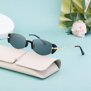 Lunettes de soleil carrées BQ-9559 unisexes, verres PC, protection UV400, monture en métal noir, pare-soleil de classe 2 - Product Image 2