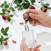 Flacon de parfum rectangulaire en verre mat 80 ml, rechargeable avec pulvérisateur à pompe pour emballage de parfum, logo personnalisé, MOQ flexible