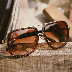 Gafas de Sol Polarizadas Cuadradas de Lujo para Hombre, Tendencia 2025, Montura Metálica, Gafas de Moda para Deportes al Aire Libre, Protección UV, Unisex - Product Image 3