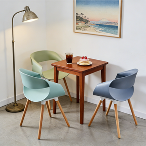Fauteuil <span class=keywords><strong>scandinave</strong></span> minimaliste avec accoudoirs incurvés ventilés et base en bois de hêtre, design moderne pour les intérieurs contemporains - Product Image 6