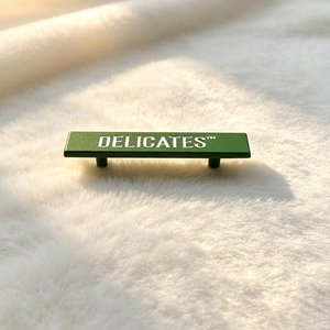 Étiquettes de marque en métal plaqué sur mesure, plaques de lettres personnalisées, étiquettes gravées avec logo pour vêtements et sacs - Product Image 3