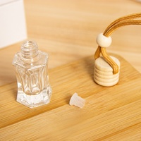 Vente en gros, bouteille de désodorisant vide cylindrique hexagonale de 10ml, bouteille en verre de parfum de voiture suspendue, diffuseur d'arômes