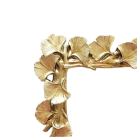 Cadre photo en polyrésine dorée 4*4 pouces Feuilles de Ginkgo Cadre photo pour la décoration intérieure Plexiglass Face pour les amateurs de photo