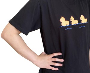 Camiseta OEM ODM con Estampado de Patos para Mujer, Cuello Redondo, 3 Patos en el Agua, Patitos Adorables, Tallas S M L - Product Image 2