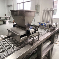 Fabricant de machines automatiques de remplissage et de scellage de couvercles pour yaourts en pot avec céréales, flocons d'avoine et miettes de biscuits