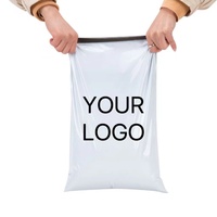 Sacs postaux personnalisés en stock, épais, imperméables et durables, pour la vente au détail directe d'usine et le transport longue distance, avec livraison et emballage.