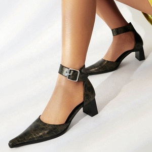 Sandales d'été à talons carrés courts de 7 cm pour femmes, avec boucles à la cheville et découpes, escarpins confortables pour le bureau - Product Image 4