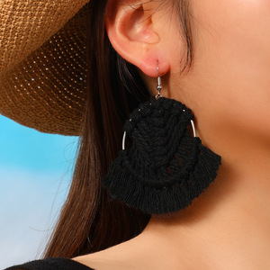 Boucles d'oreilles pendantes bohèmes en corde de chanvre verte avec pompon en forme d'éventail, bijoux de fête pour femmes, accessoire de mode - Product Image 3