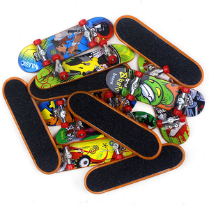 Nouveau mini skateboard pour doigts, jouets de bureau professionnels, mouvements créatifs des doigts, cadeaux de fête, cadeaux originaux en plastique - Product Image 5