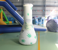 Publicité extérieure : Modèles gonflables géants de pipes à eau, de bongs et de becquets à fumer, ainsi que des ballons gonflables en forme de becquet