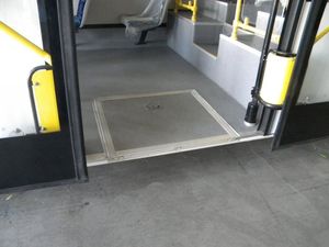 FMWR-供老年人和残疾人使用的手动折叠铝制轮椅坡道公共汽车 - Product Image 3