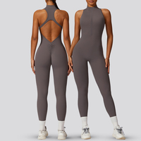 YNSEA Combinaison de sport sans manches pour femme, personnalisée, vente en gros, avec fermeture éclair, short, dos en V, froncé, sexy, une pièce, tenue de sport