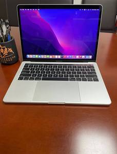 MacBook Pro Usado de 13.3 Pulgadas 2016 A1706, Procesador con IA Intel Core Ultra 5, 8GB de RAM, 256GB SSD, Touch Bar, Retina, Inglés - Product Image 1